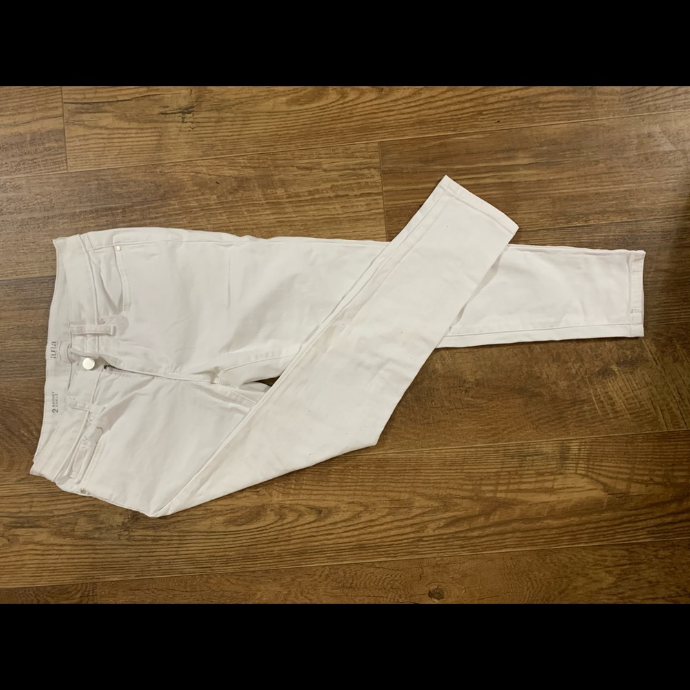 White cropped jeans